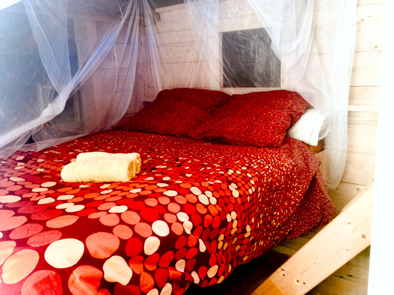 Chambre en alcôve dans une cabane location aveyron